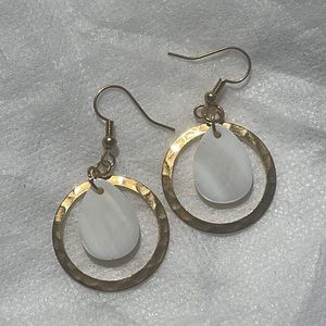 Handmade gold plated and pearlesk earrings